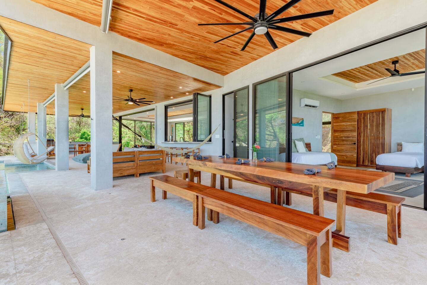Outdoor living & dining